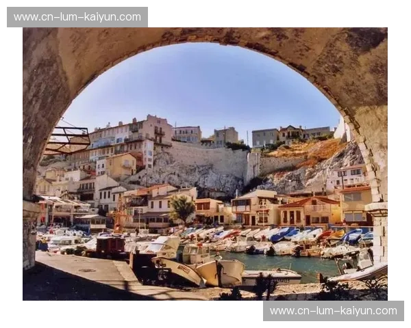 跨越海峡的梦幻博弈：当摩洛哥的红土遇上巴黎的蓝调